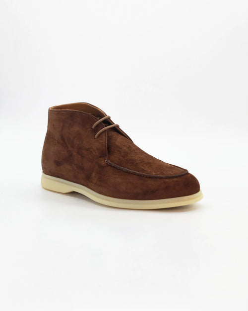 Shop Men's Chukka Boot in Leather Suede Cuoio or browse our range of hand-made Italian shoes in leather or suede in-store at Aliverti Cape Town, or shop online. We deliver in South Africa & offer multiple payment plans as well as accept multiple safe & secure payment methods.