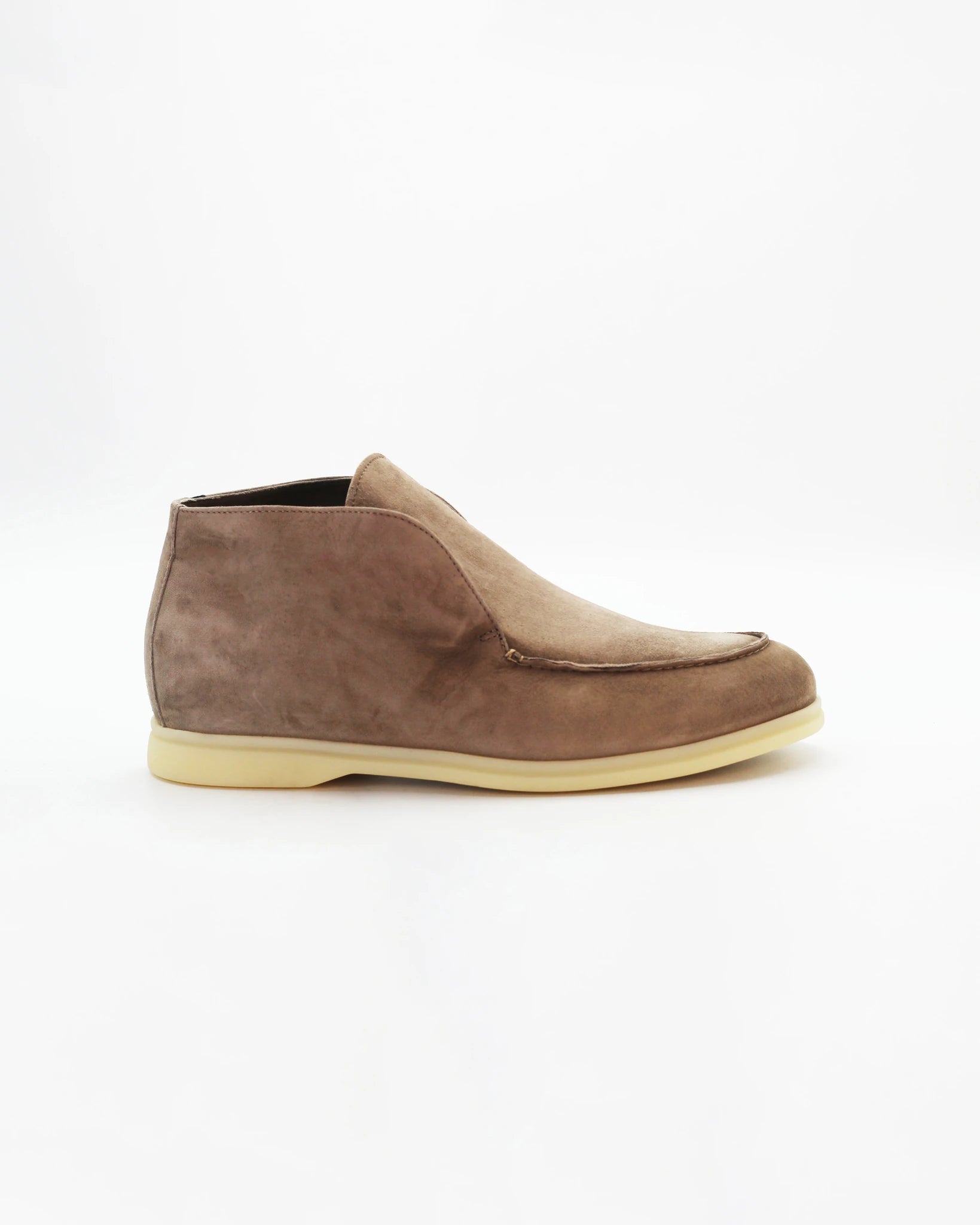 Shop Men's Laceless Chukka Boot in Leather Suede Beige or browse our range of hand-made Italian shoes in leather or suede in-store at Aliverti Cape Town, or shop online. We deliver in South Africa & offer multiple payment plans as well as accept multiple safe & secure payment methods.