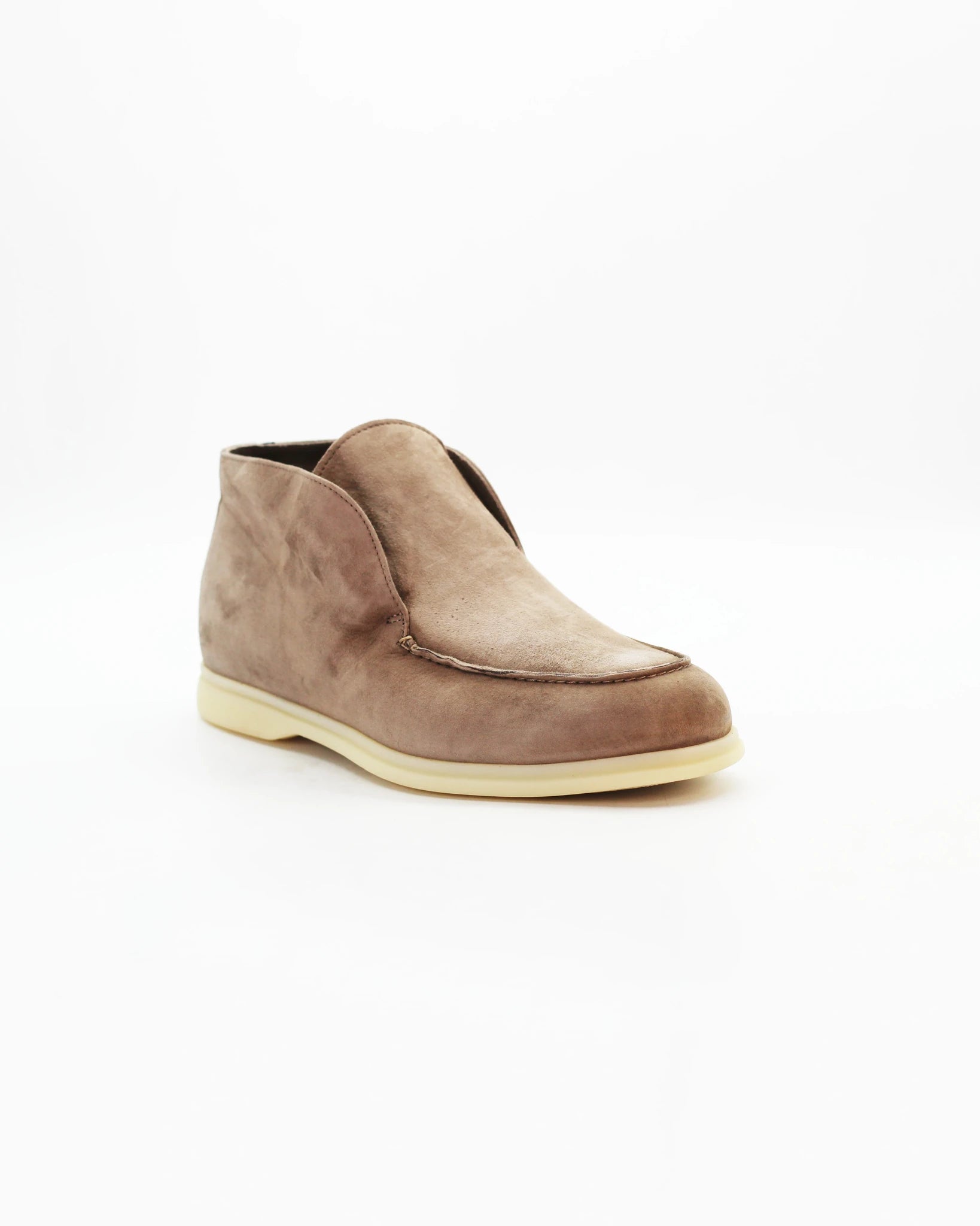 Shop Men's Laceless Chukka Boot in Leather Suede Beige or browse our range of hand-made Italian shoes in leather or suede in-store at Aliverti Cape Town, or shop online. We deliver in South Africa & offer multiple payment plans as well as accept multiple safe & secure payment methods.