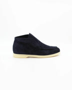 Shop Men's Laceless Chukka Boot in Leather Suede Navy  or browse our range of hand-made Italian shoes in leather or suede in-store at Aliverti Cape Town, or shop online. We deliver in South Africa & offer multiple payment plans as well as accept multiple safe & secure payment methods.