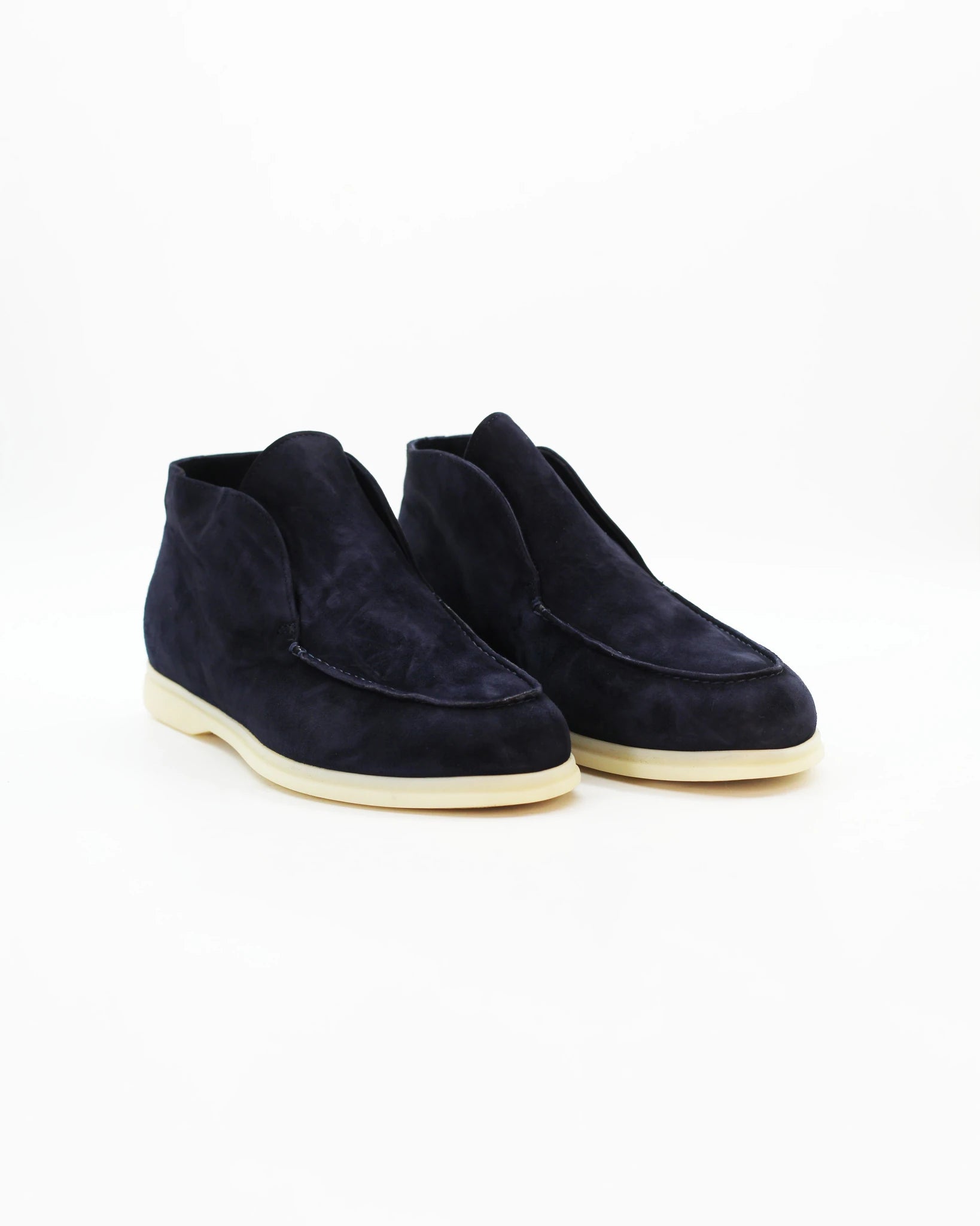 Shop Men's Laceless Chukka Boot in Leather Suede Navy  or browse our range of hand-made Italian shoes in leather or suede in-store at Aliverti Cape Town, or shop online. We deliver in South Africa & offer multiple payment plans as well as accept multiple safe & secure payment methods.