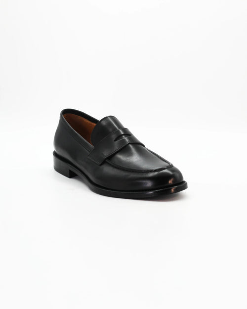 Shop Men's Moccasin in Leather Nero or browse our range of hand-made Italian shoes in leather or suede in-store at Aliverti Cape Town, or shop online. We deliver in South Africa & offer multiple payment plans as well as accept multiple safe & secure payment methods.