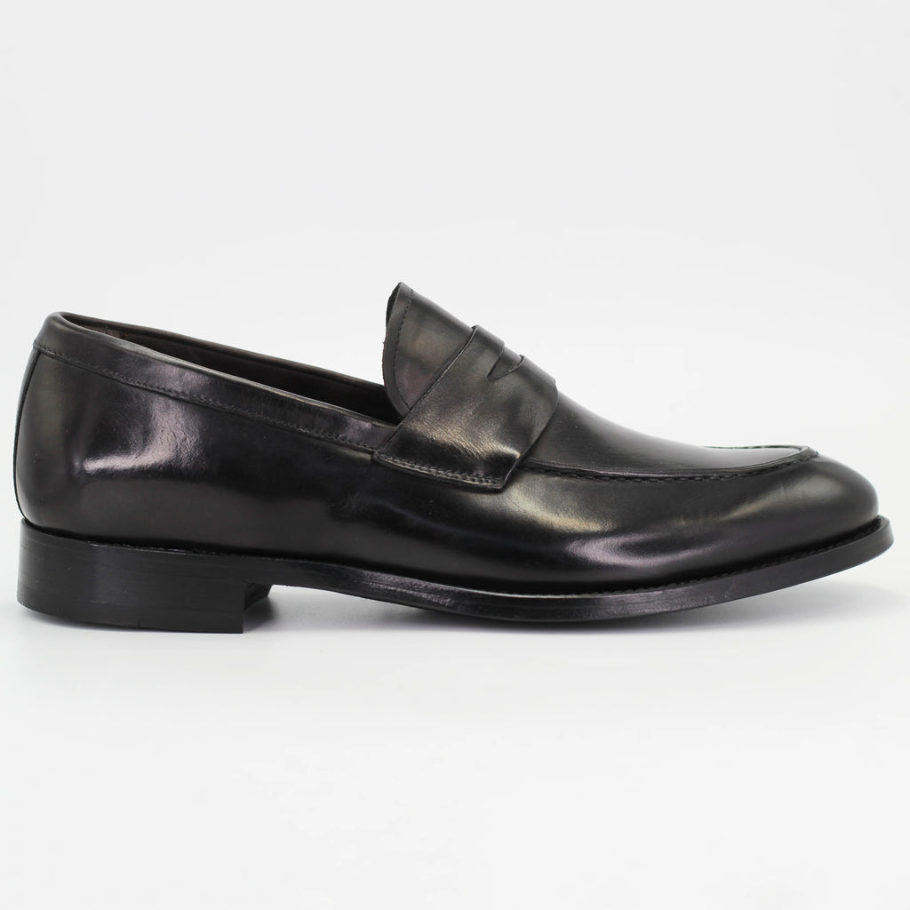 Shop Handmade Italian Leather men's classic moccasin (BRU10010) or browse our range of hand-made Italian shoes in leather or suede in-store at Aliverti Cape Town, or shop online. We deliver in South Africa & offer multiple payment plans as well as accept multiple safe & secure payment methods.