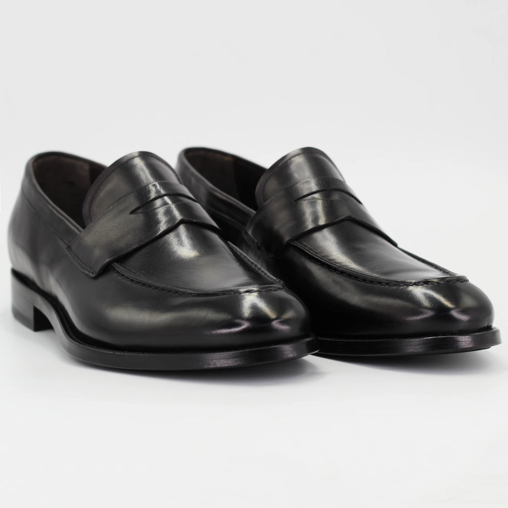 Shop Handmade Italian Leather men's classic moccasin (BRU10010) or browse our range of hand-made Italian shoes in leather or suede in-store at Aliverti Cape Town, or shop online. We deliver in South Africa & offer multiple payment plans as well as accept multiple safe & secure payment methods.