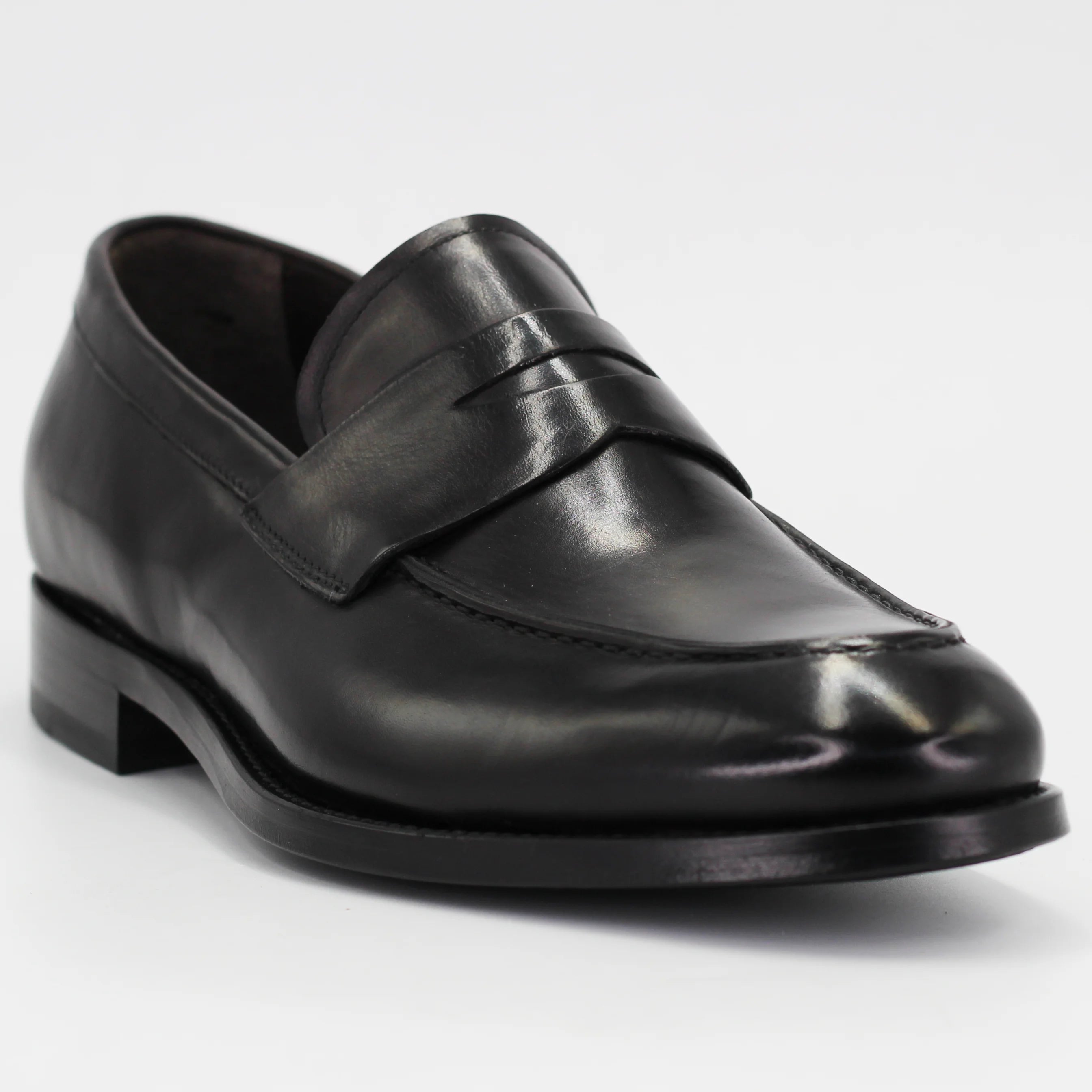 Shop Handmade Italian Leather men's classic moccasin (BRU10010) or browse our range of hand-made Italian shoes in leather or suede in-store at Aliverti Cape Town, or shop online. We deliver in South Africa & offer multiple payment plans as well as accept multiple safe & secure payment methods.