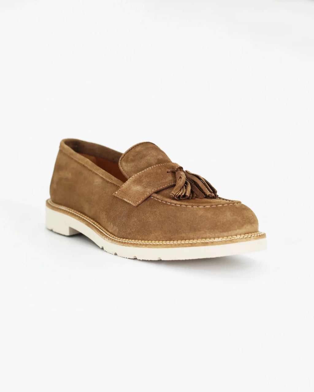 Shop men's tassle moccasin in calf leather suede taupe (GRU3606-4) or browse our range of men's Italian clothing and shoes in leather in-store at Aliverti Cape Town, or shop online. We deliver in South Africa & offer multiple payment plans as well as accept multiple safe & secure payment methods.