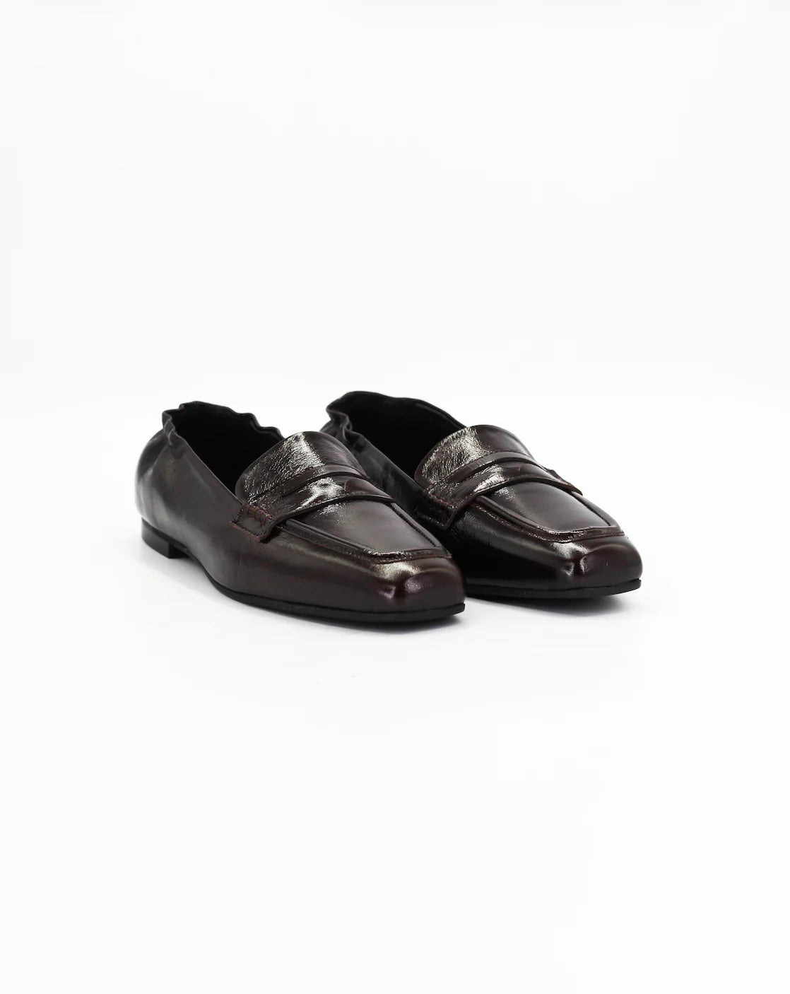 Shop Handmade Italian Leather Women's Loafer in Patent Leather Testa Di Moro or browse our range of hand-made Italian shoes in leather or suede in-store at Aliverti Cape Town, or shop online. We deliver in South Africa & offer multiple payment plans as well as accept multiple safe & secure payment methods.