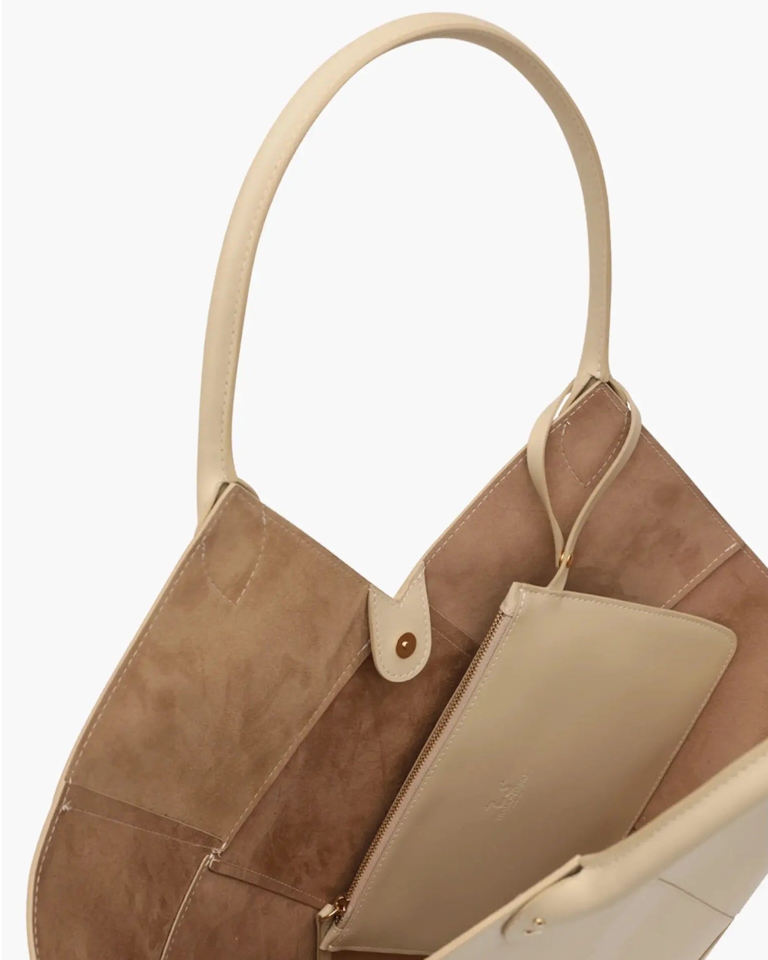 Hand-made mini shopper, made with woven leather bands, with double tubular handles embellished with small studs and adjustable and removable leather watch.

The bag is equipped with a comfortable removable leather clutch.
Microfiber inner lining and accessories with gold finish.

Material: Calfskin
Dimensions: 15x24x10 cm