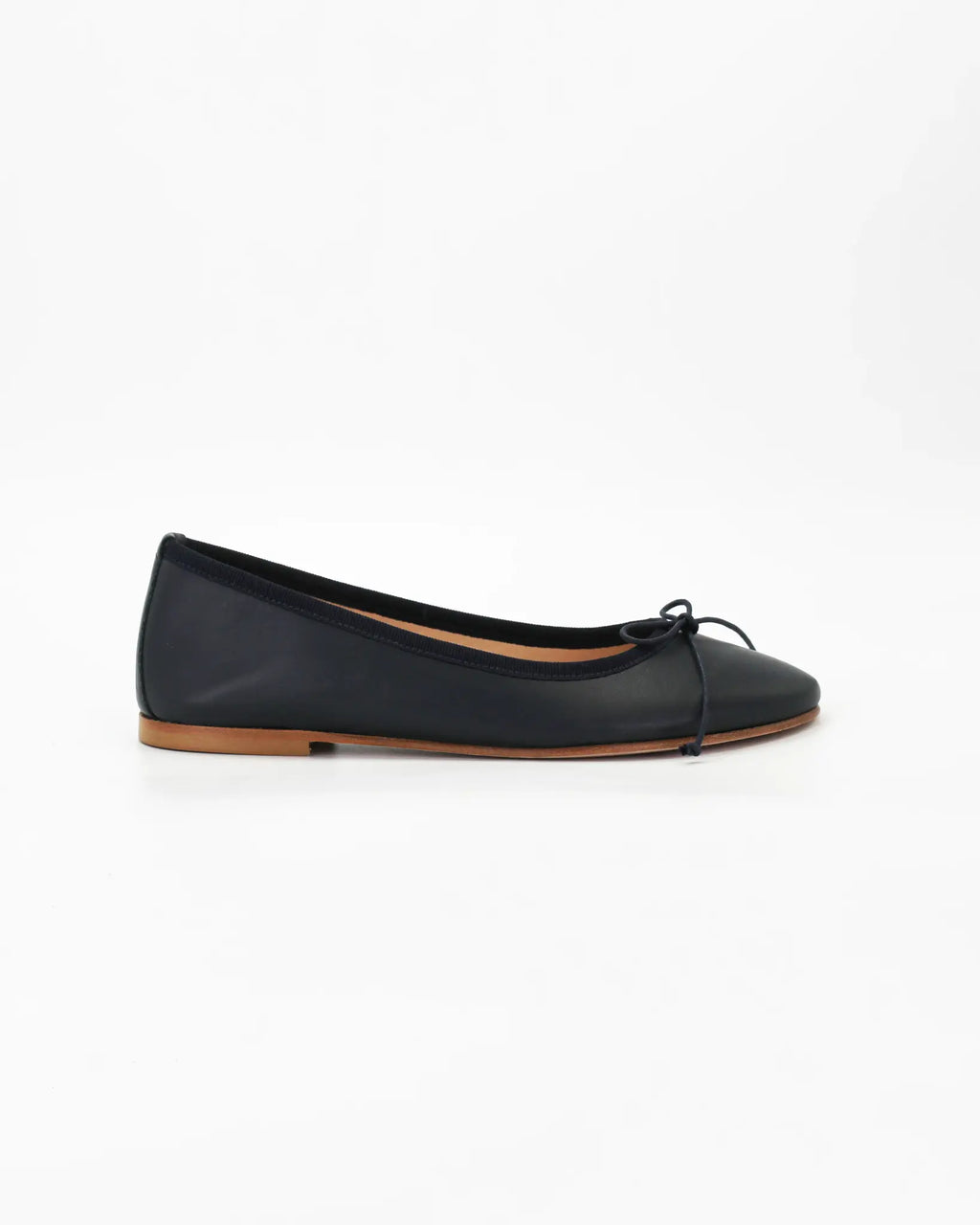 Shop Handmade Women's Ballerina Pump in Calf Leather Navy or browse our range of hand-made Italian shoes in leather or suede in-store at Aliverti Cape Town, or shop online. We deliver in South Africa & offer multiple payment plans as well as accept multiple safe & secure payment methods.