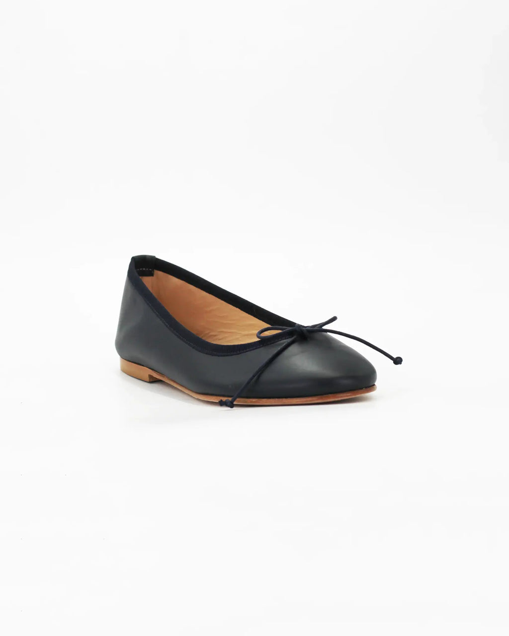 Shop Handmade Women's Ballerina Pump in Calf Leather Navy or browse our range of hand-made Italian shoes in leather or suede in-store at Aliverti Cape Town, or shop online. We deliver in South Africa & offer multiple payment plans as well as accept multiple safe & secure payment methods.