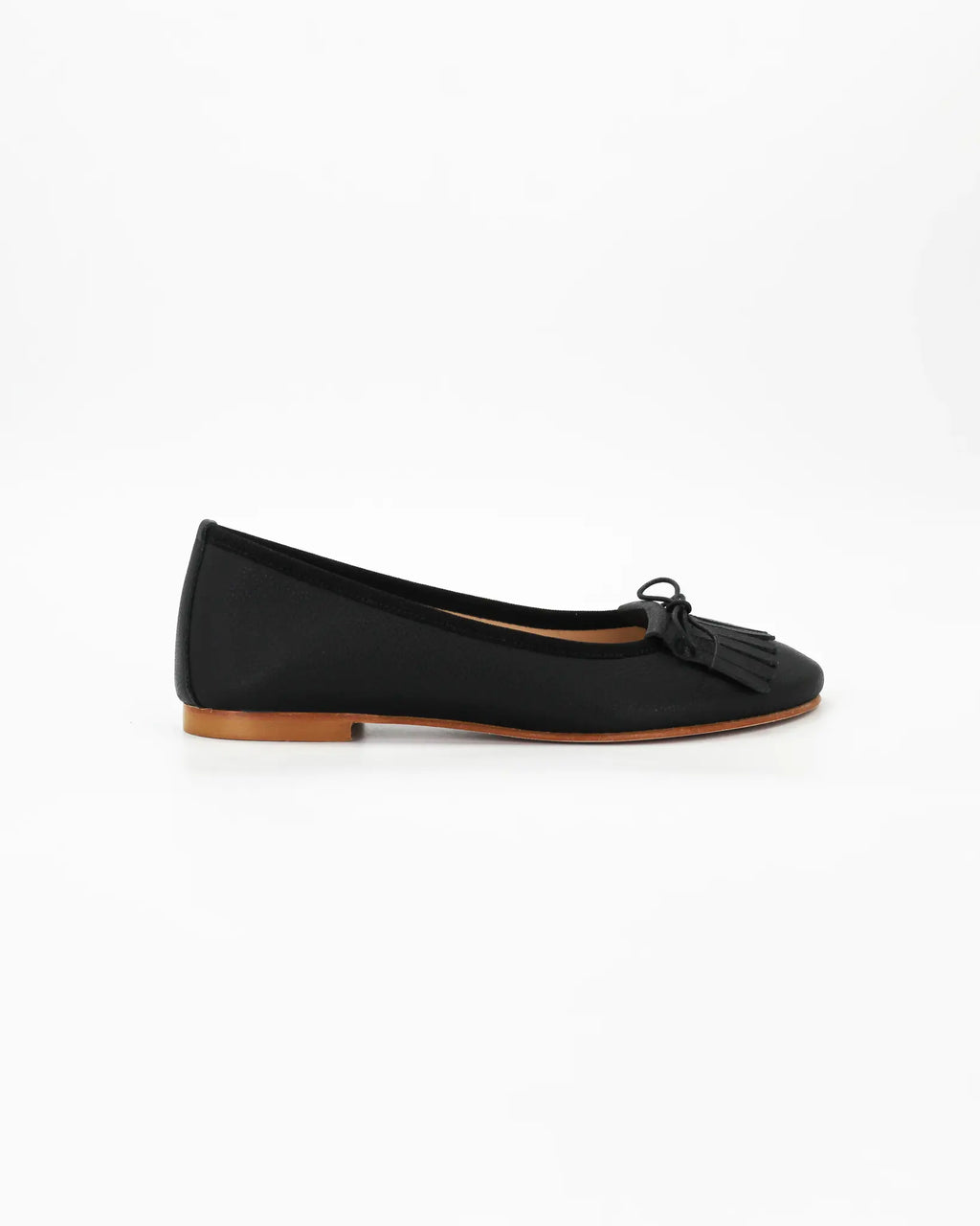 Shop Handmade Women's Ballerina Pump with Fringe in Calf Leather Nero or browse our range of hand-made Italian shoes in leather or suede in-store at Aliverti Cape Town, or shop online. We deliver in South Africa & offer multiple payment plans as well as accept multiple safe & secure payment methods.