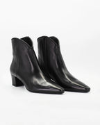 Shop Handmade Italian Leather Women's Block Heel Ankle Boot in Calf Leather Nero (BRENDA6) or browse our range of hand-made Italian shoes in leather or suede in-store at Aliverti Cape Town, or shop online. We deliver in South Africa & offer multiple payment plans as well as accept multiple safe & secure payment methods.