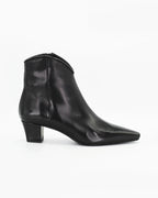 Shop Handmade Italian Leather Women's Block Heel Ankle Boot in Calf Leather Nero (BRENDA6) or browse our range of hand-made Italian shoes in leather or suede in-store at Aliverti Cape Town, or shop online. We deliver in South Africa & offer multiple payment plans as well as accept multiple safe & secure payment methods.