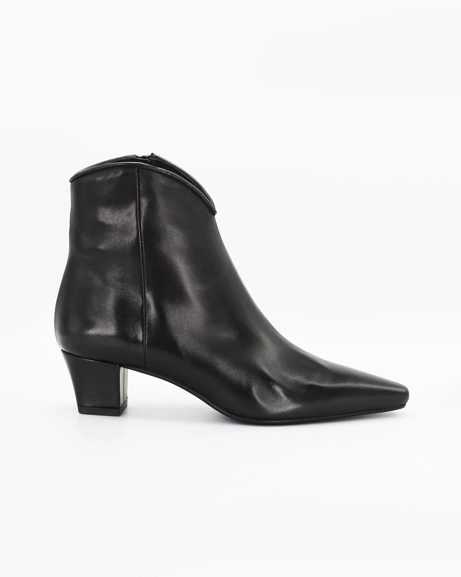 Shop Handmade Italian Leather Women's Block Heel Ankle Boot in Calf Leather Nero (BRENDA6) or browse our range of hand-made Italian shoes in leather or suede in-store at Aliverti Cape Town, or shop online. We deliver in South Africa & offer multiple payment plans as well as accept multiple safe & secure payment methods.
