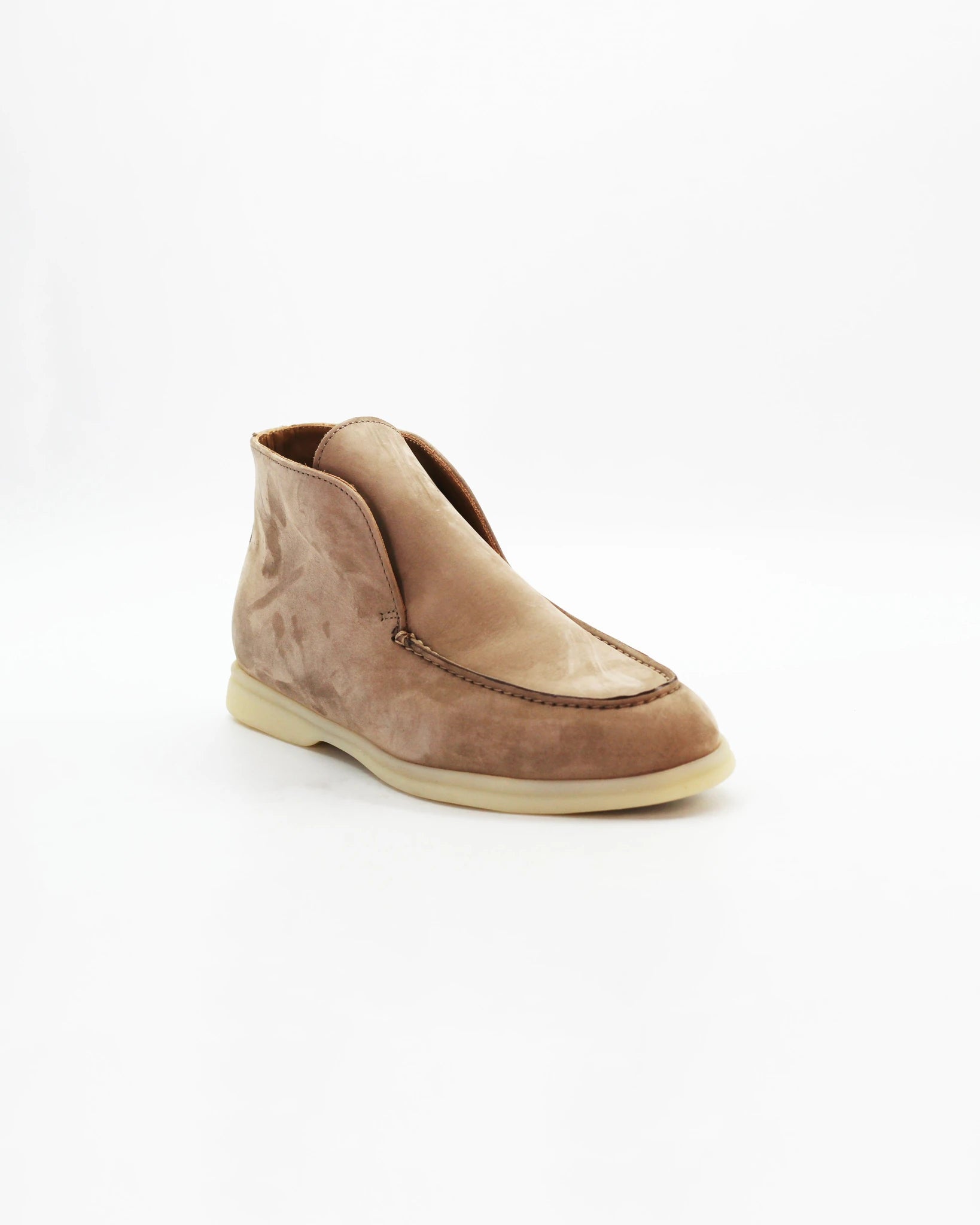 Shop Women's Laceless Chukka Boot in Leather Beige or browse our range of hand-made Italian shoes in leather or suede in-store at Aliverti Cape Town, or shop online. We deliver in South Africa & offer multiple payment plans as well as accept multiple safe & secure payment methods.