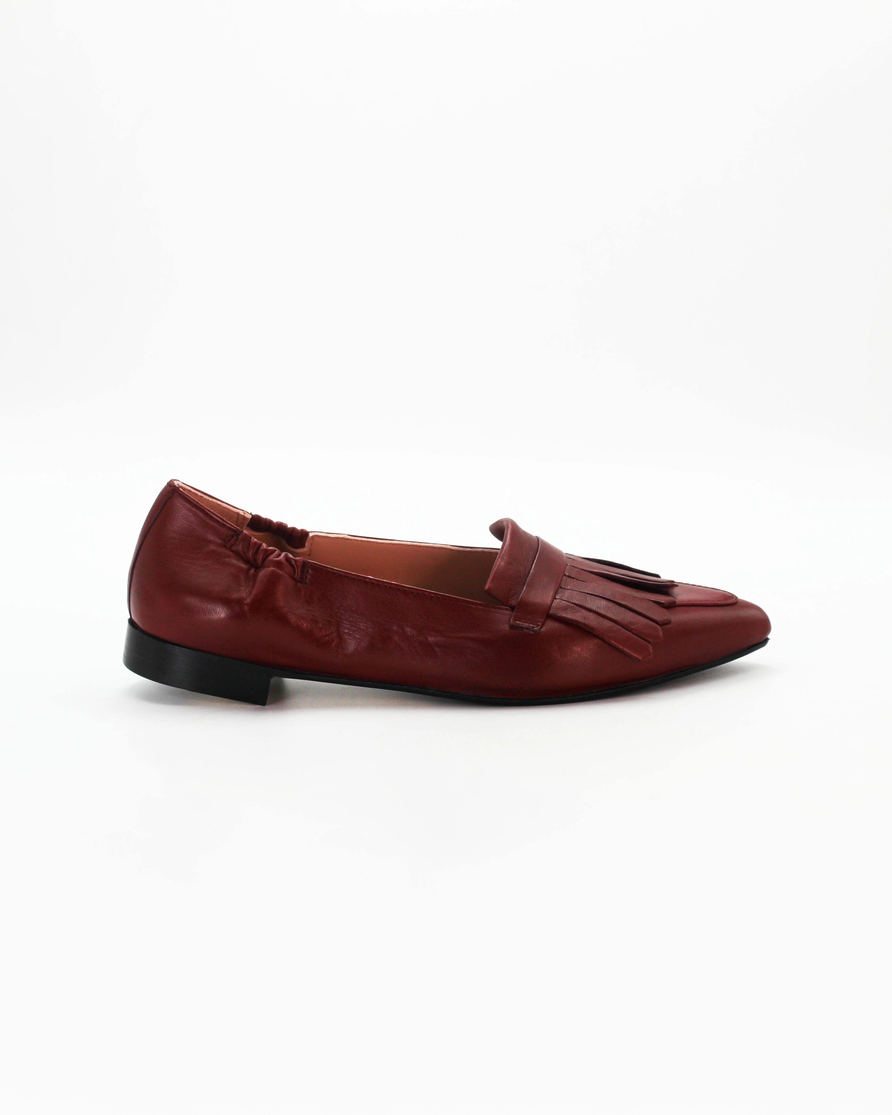 Shop Women's Pointed Fringe Pump in Leather Rubino or browse our range of hand-made Italian shoes in leather or suede in-store at Aliverti Cape Town, or shop online. We deliver in South Africa & offer multiple payment plans as well as accept multiple safe & secure payment methods.