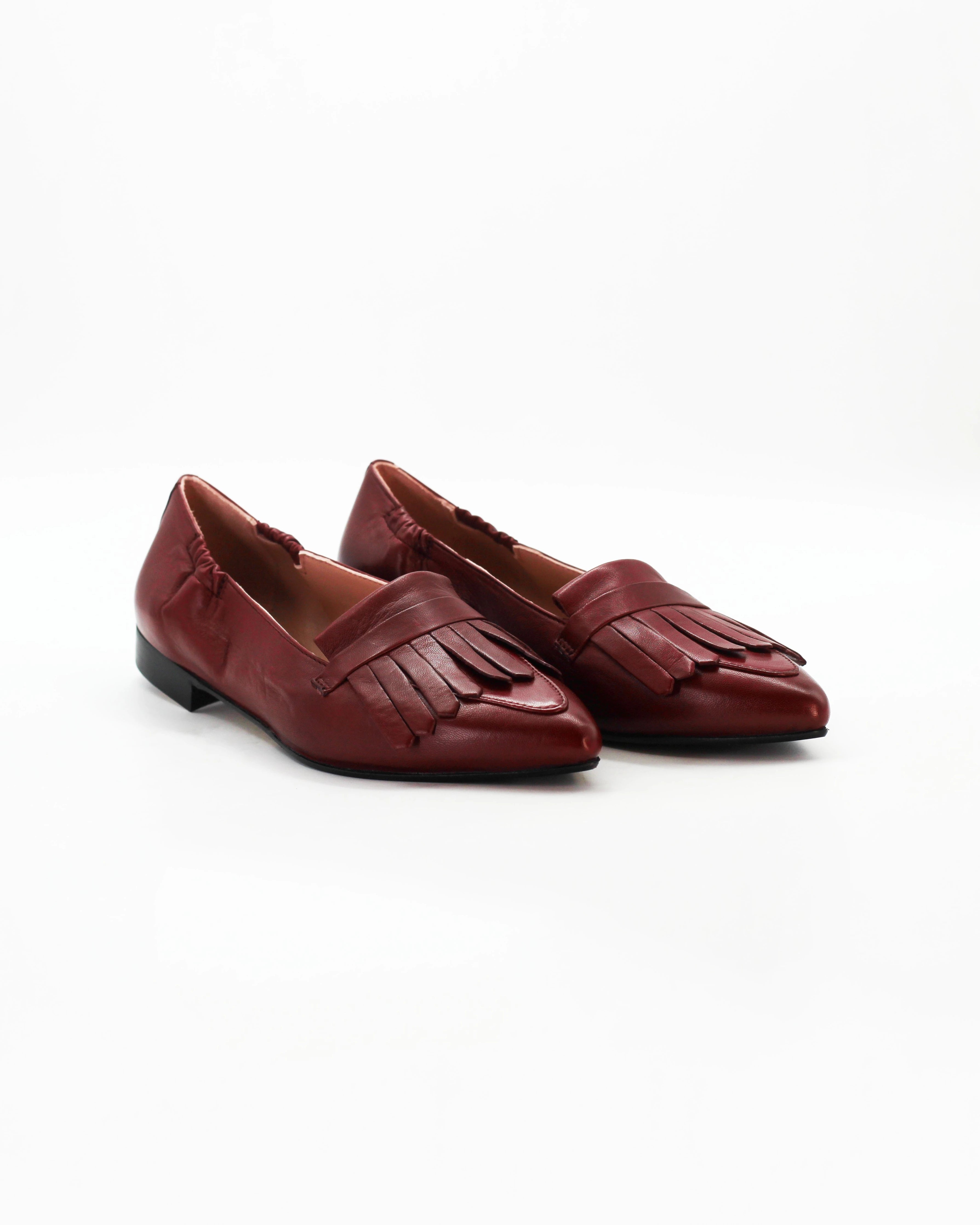 Shop Women's Pointed Fringe Pump in Leather Rubino or browse our range of hand-made Italian shoes in leather or suede in-store at Aliverti Cape Town, or shop online. We deliver in South Africa & offer multiple payment plans as well as accept multiple safe & secure payment methods.
