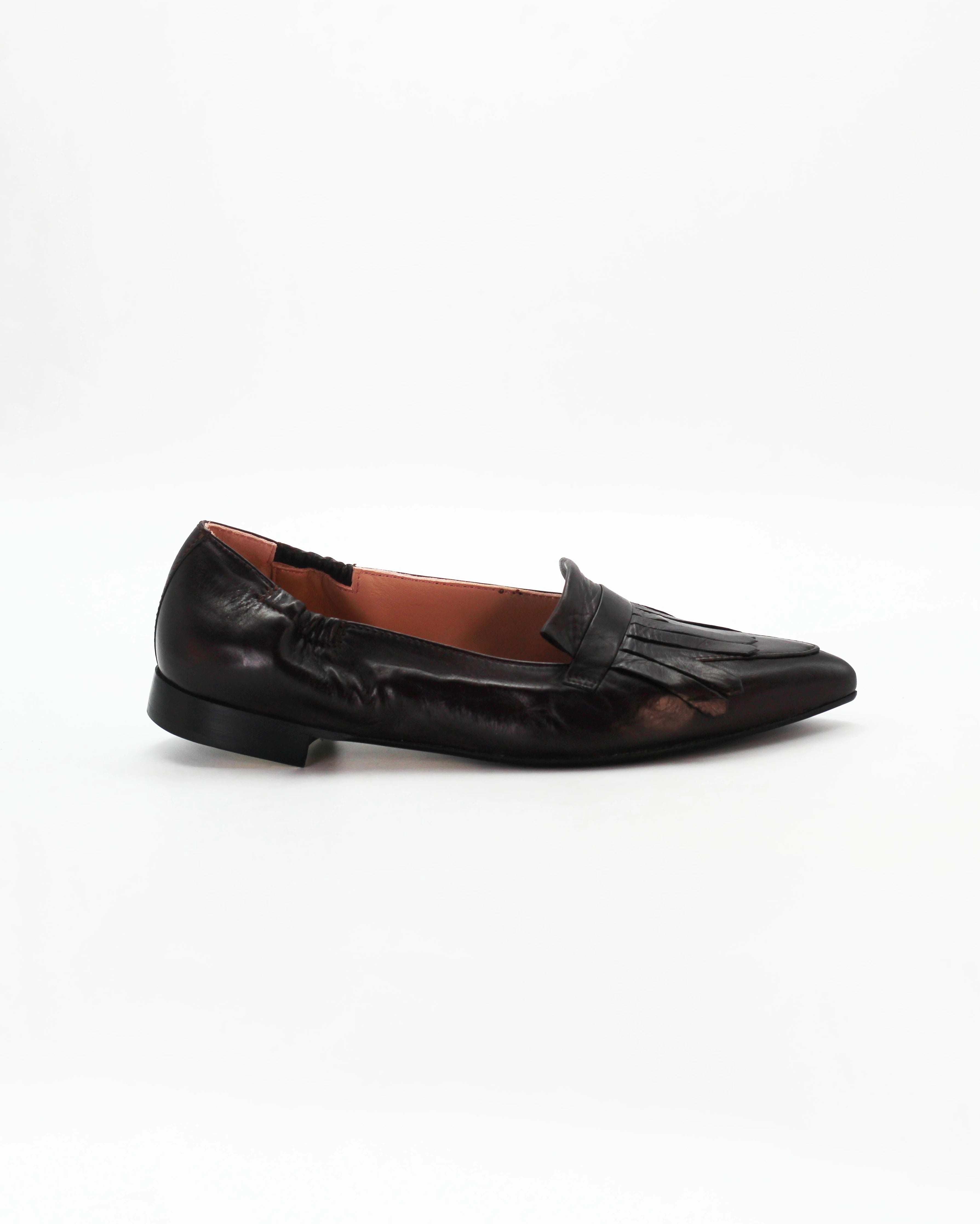 Shop Women's Pointed Fringe Pump in Leather Testa Di Moro or browse our range of hand-made Italian shoes in leather or suede in-store at Aliverti Cape Town, or shop online. We deliver in South Africa & offer multiple payment plans as well as accept multiple safe & secure payment methods.