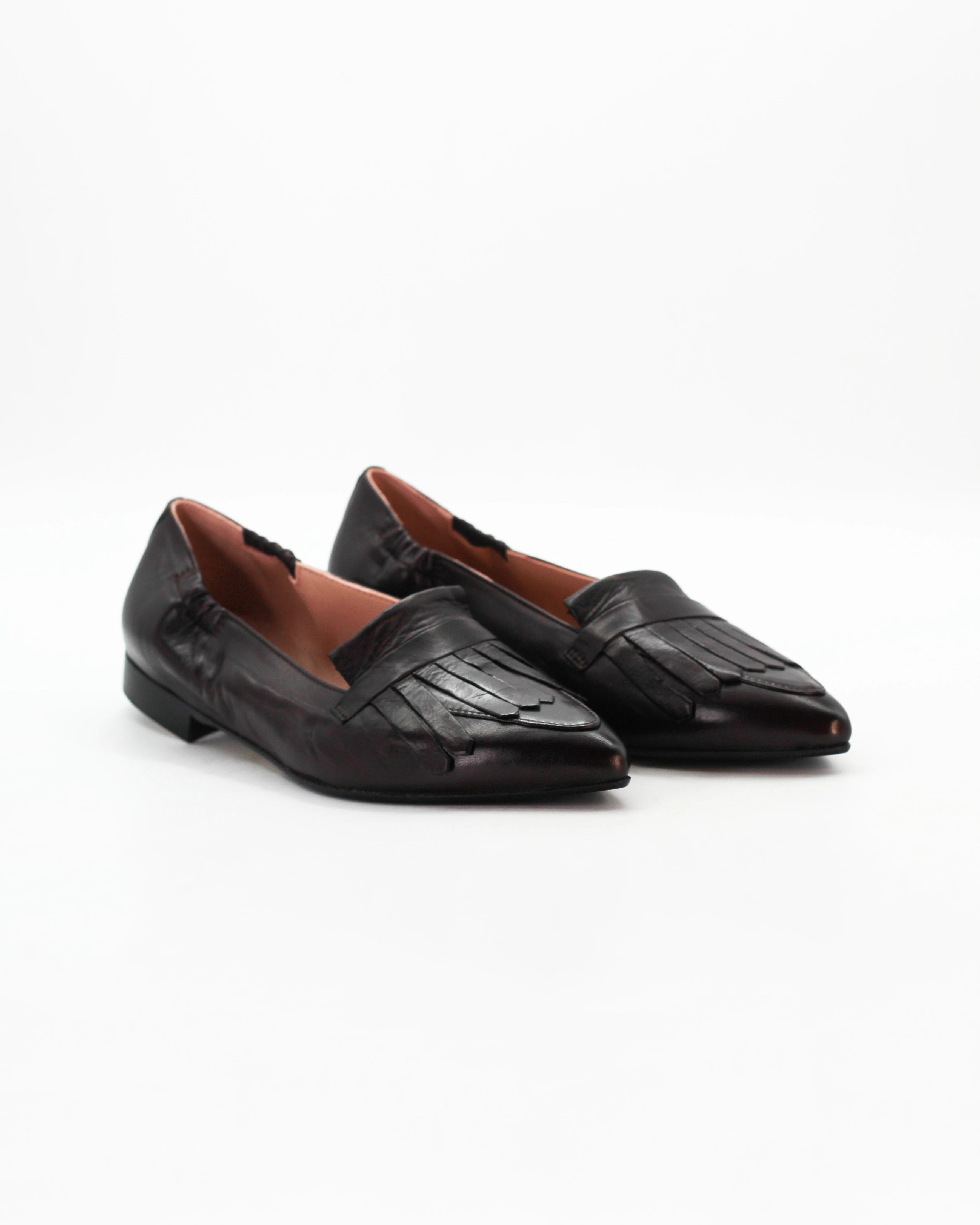 Shop Women's Pointed Fringe Pump in Leather Testa Di Moro or browse our range of hand-made Italian shoes in leather or suede in-store at Aliverti Cape Town, or shop online. We deliver in South Africa & offer multiple payment plans as well as accept multiple safe & secure payment methods.