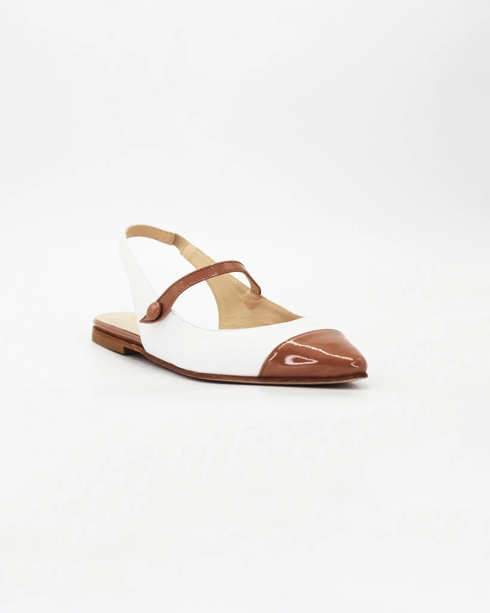 Shop Handmade Women's Sling-Back Pump in Calf leather Bianco Cuoio or browse our range of hand-made Italian shoes in leather or suede in-store at Aliverti Cape Town, or shop online. We deliver in South Africa & offer multiple payment plans as well as accept multiple safe & secure payment methods.