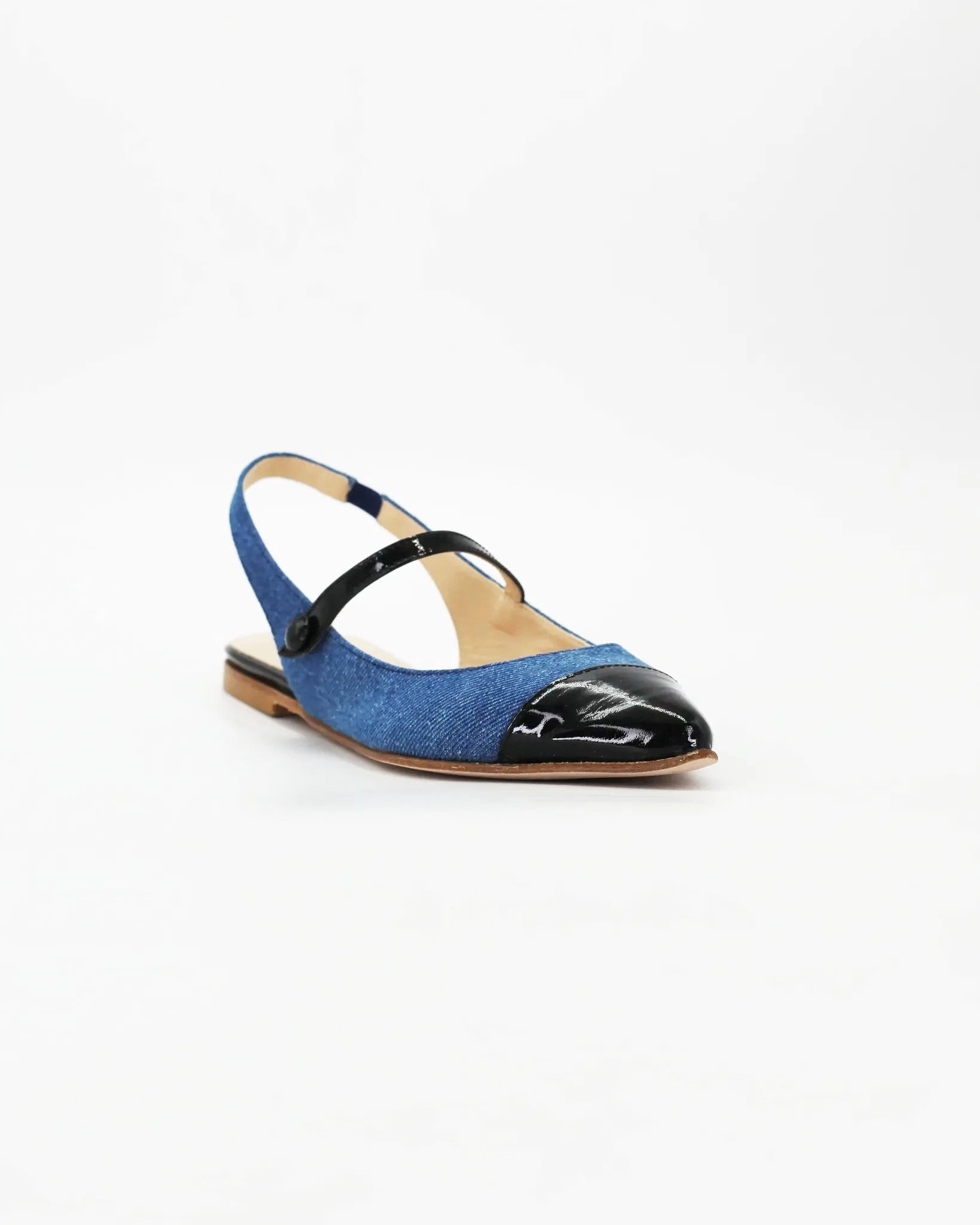 Shop Handmade Women's Sling-Back Pump in Calf leather Denim Nero or browse our range of hand-made Italian shoes in leather or suede in-store at Aliverti Cape Town, or shop online. We deliver in South Africa & offer multiple payment plans as well as accept multiple safe & secure payment methods.