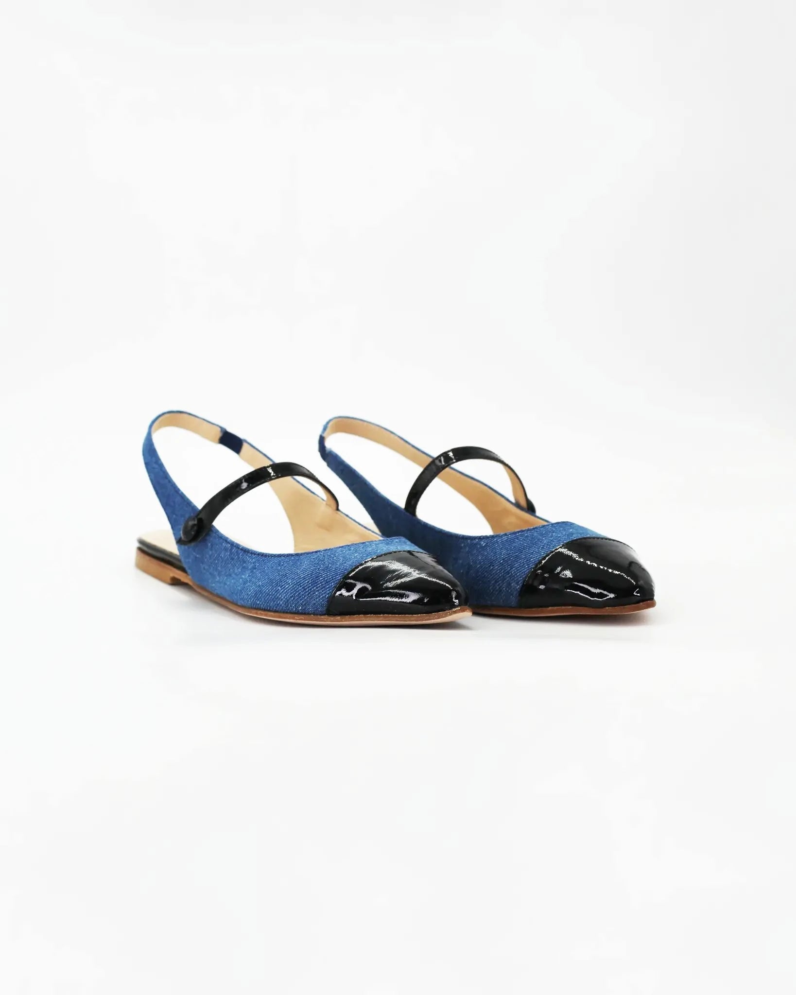 Shop Handmade Women's Sling-Back Pump in Calf leather Denim Nero or browse our range of hand-made Italian shoes in leather or suede in-store at Aliverti Cape Town, or shop online. We deliver in South Africa & offer multiple payment plans as well as accept multiple safe & secure payment methods.