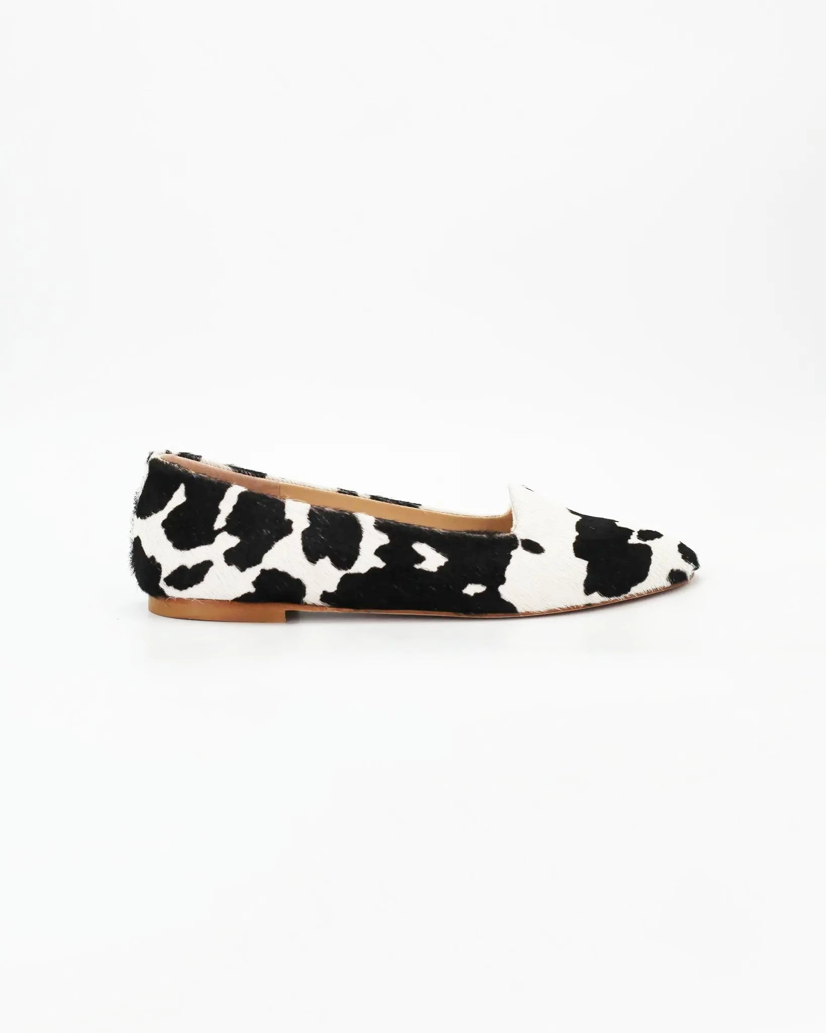 Shop Handmade Women's Slipper in Calf Leather Cow Print or browse our range of hand-made Italian shoes in leather or suede in-store at Aliverti Cape Town, or shop online. We deliver in South Africa & offer multiple payment plans as well as accept multiple safe & secure payment methods.