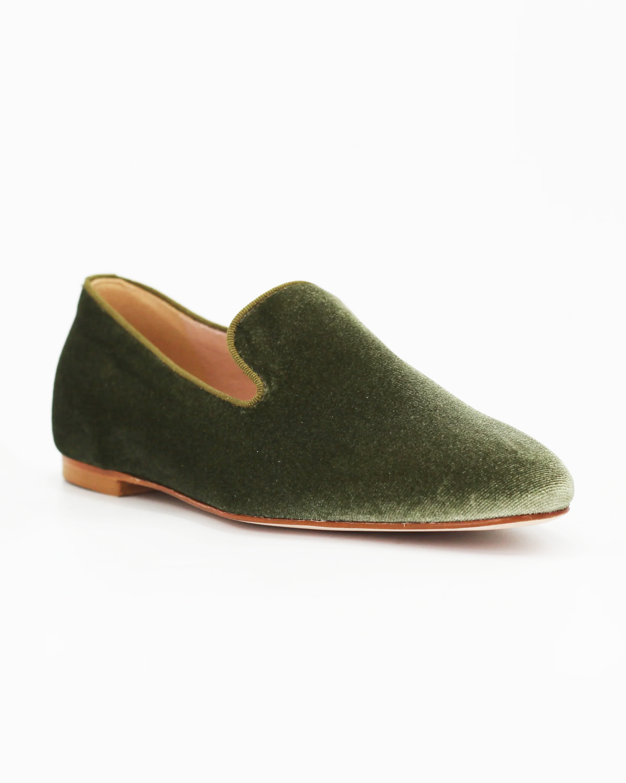 Shop Handmade Italian Women's Slipper in Calf Leather and Velvet Militare Green (E506) or browse our range of hand-made Italian shoes in leather or suede in-store at Aliverti Cape Town, or shop online. We deliver in South Africa & offer multiple payment plans as well as accept multiple safe & secure payment methods.