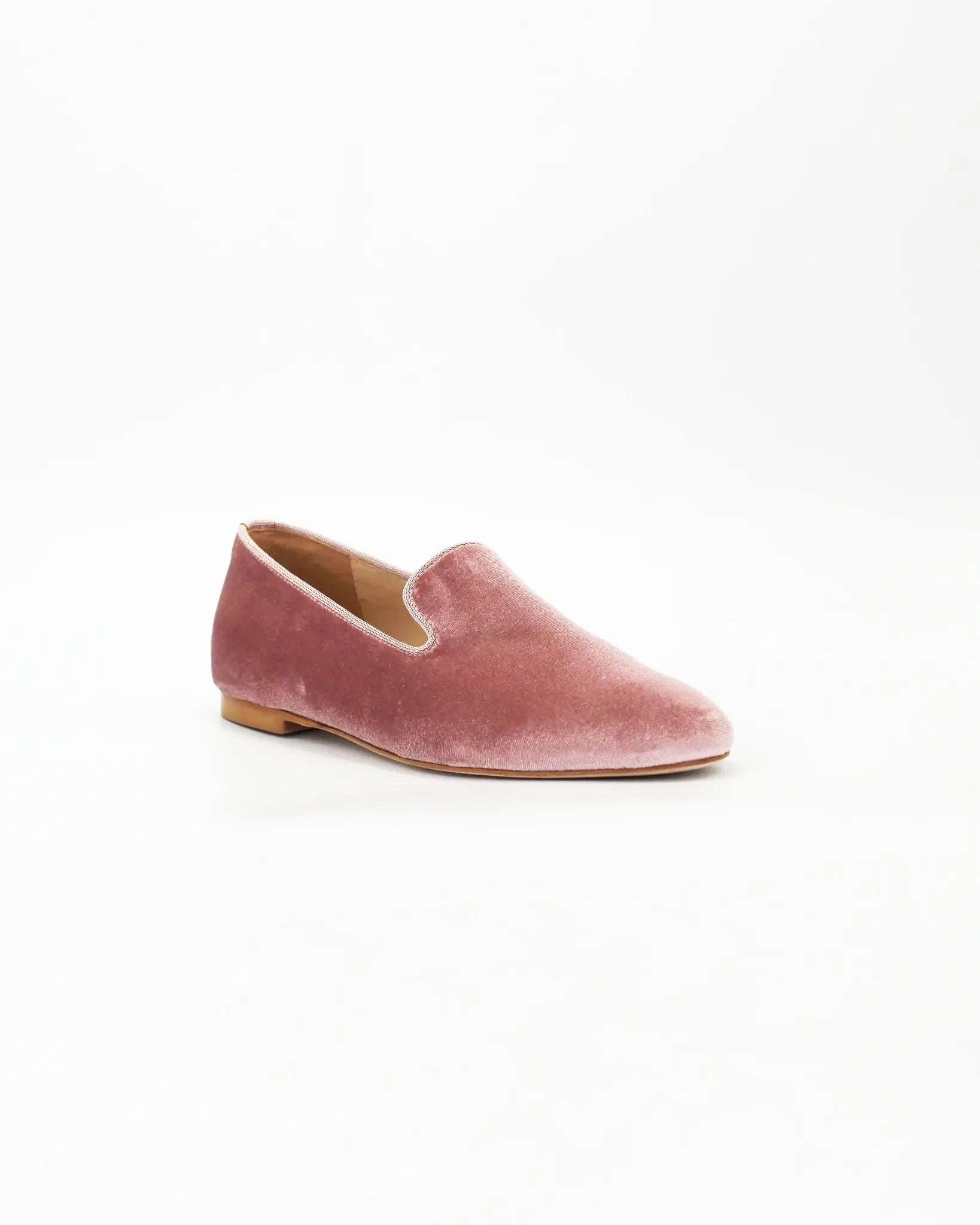 Shop Handmade Women's Velvet Slipper in Calf Leather Suede Dusty Pink or browse our range of hand-made Italian shoes in leather or suede in-store at Aliverti Cape Town, or shop online. We deliver in South Africa & offer multiple payment plans as well as accept multiple safe & secure payment methods.