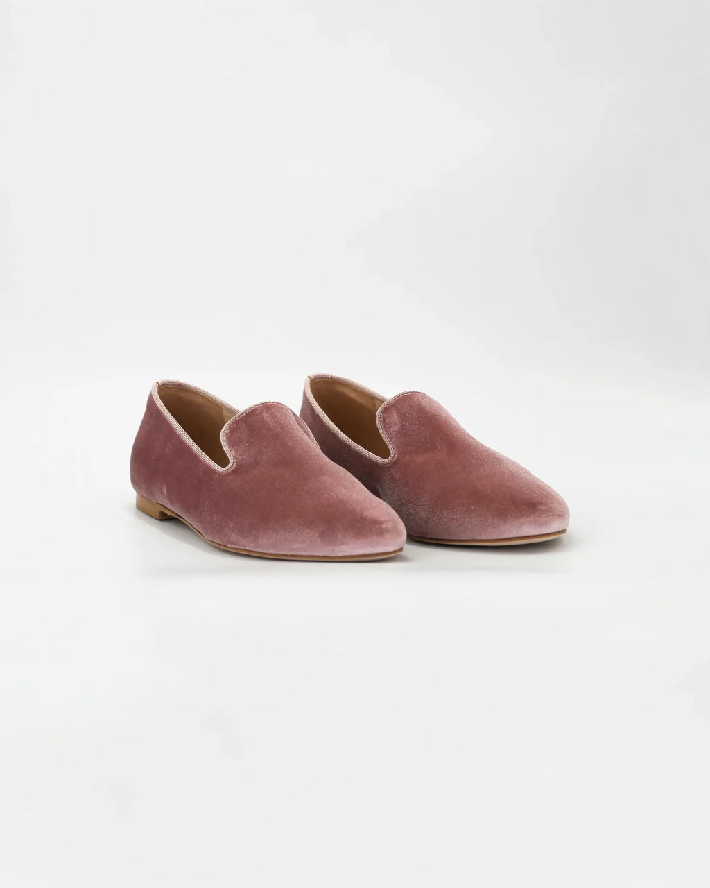 Shop Handmade Women's Velvet Slipper in Calf Leather Suede Dusty Pink or browse our range of hand-made Italian shoes in leather or suede in-store at Aliverti Cape Town, or shop online. We deliver in South Africa & offer multiple payment plans as well as accept multiple safe & secure payment methods.