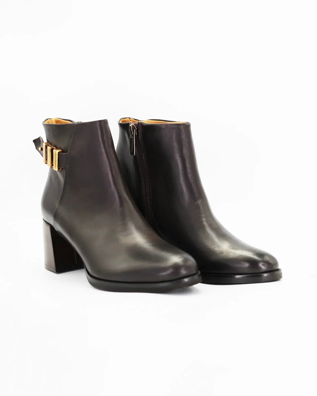 Shop Women's block heel ankle boot in calf leather ebano (CDT583) or browse our range of men's Italian clothing and shoes in leather in-store at Aliverti Cape Town, or shop online. We deliver in South Africa & offer multiple payment plans as well as accept multiple safe & secure payment methods.