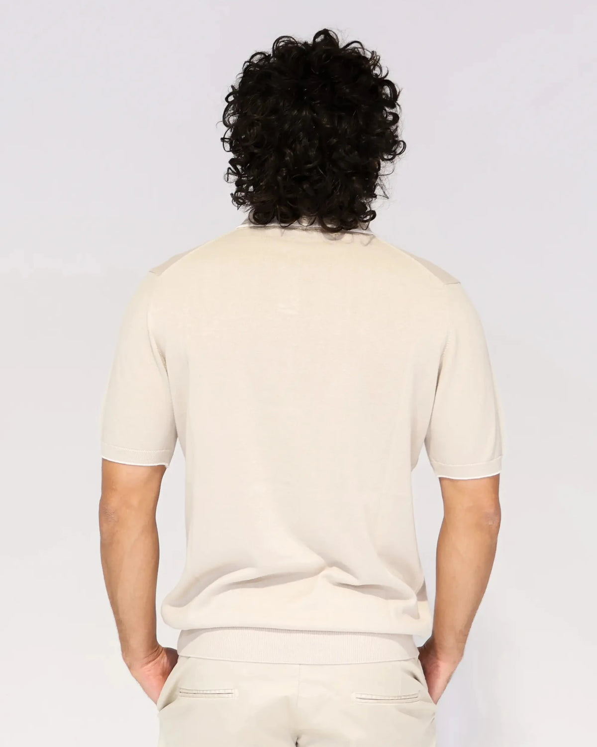 Sand knit polo with Johnny collar and V-neck, fine knit – Aliverti