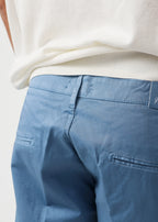 Blue cotton gabardine tailored shorts with slant pockets and cuffed hem – Fiftieth shorts, Aliverti
