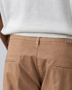 dark beige cotton gabardine tailored shorts with slant pockets and cuffed hem – Fiftieth shorts, Aliverti