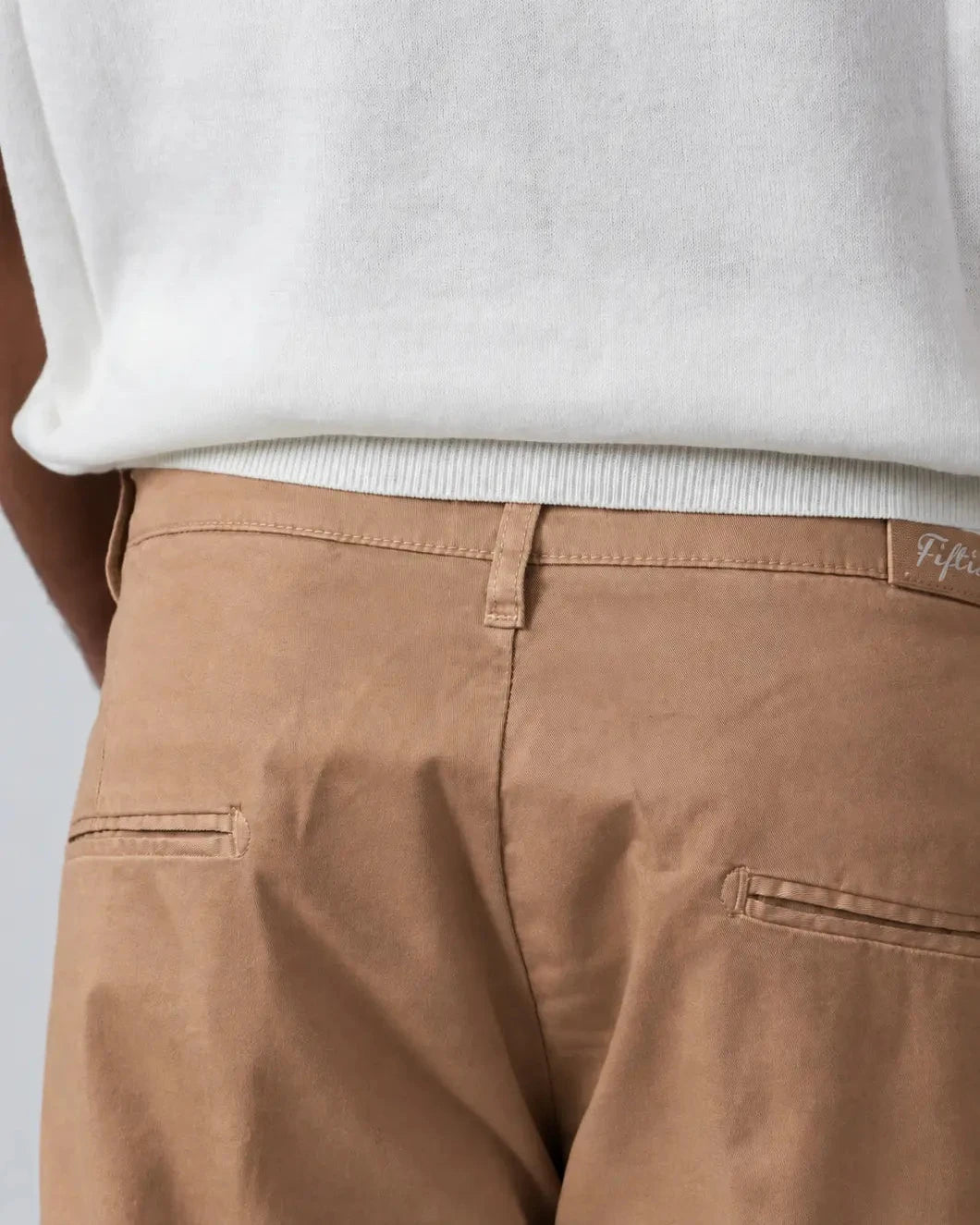 dark beige cotton gabardine tailored shorts with slant pockets and cuffed hem – Fiftieth shorts, Aliverti