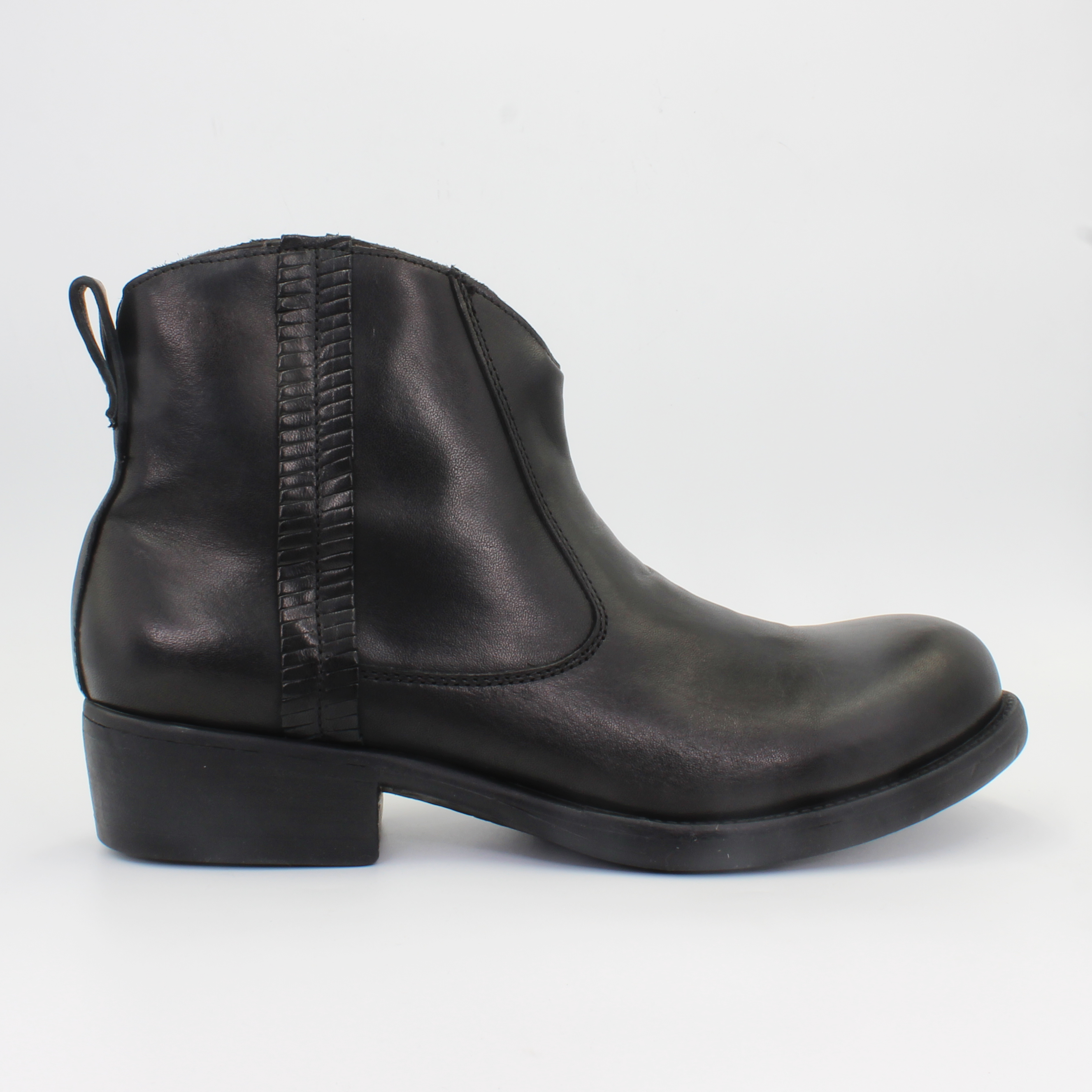 Ladies genuine leather Italian ankle boot with 3.5 cm heel in black made in Italy exclusively for Aliverti