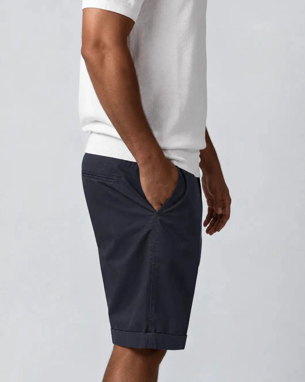 Navy Blue cotton gabardine tailored shorts with slant pockets and cuffed hem – Fiftieth shorts, Aliverti