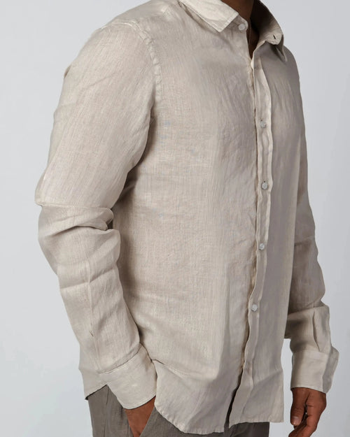 Beige oatmeal 100% linen shirt with classic collar and button-down placket, Camicia 7231 by Aliverti, made in Italy.