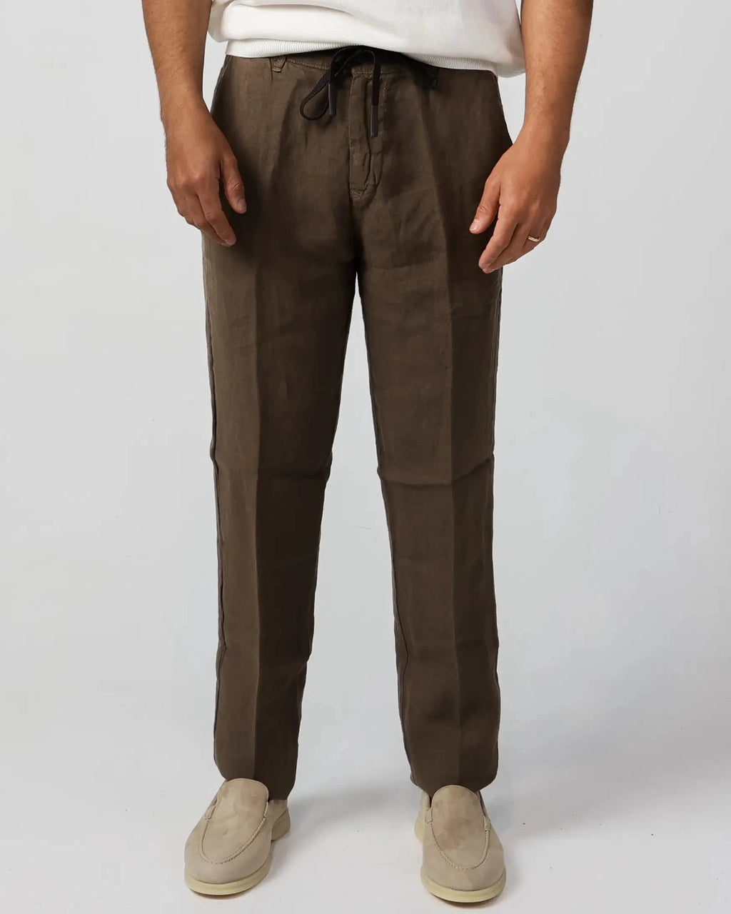 Dark brown (Moro) 100% linen drawstring trousers, Amalfi by Aliverti, made in Italy.