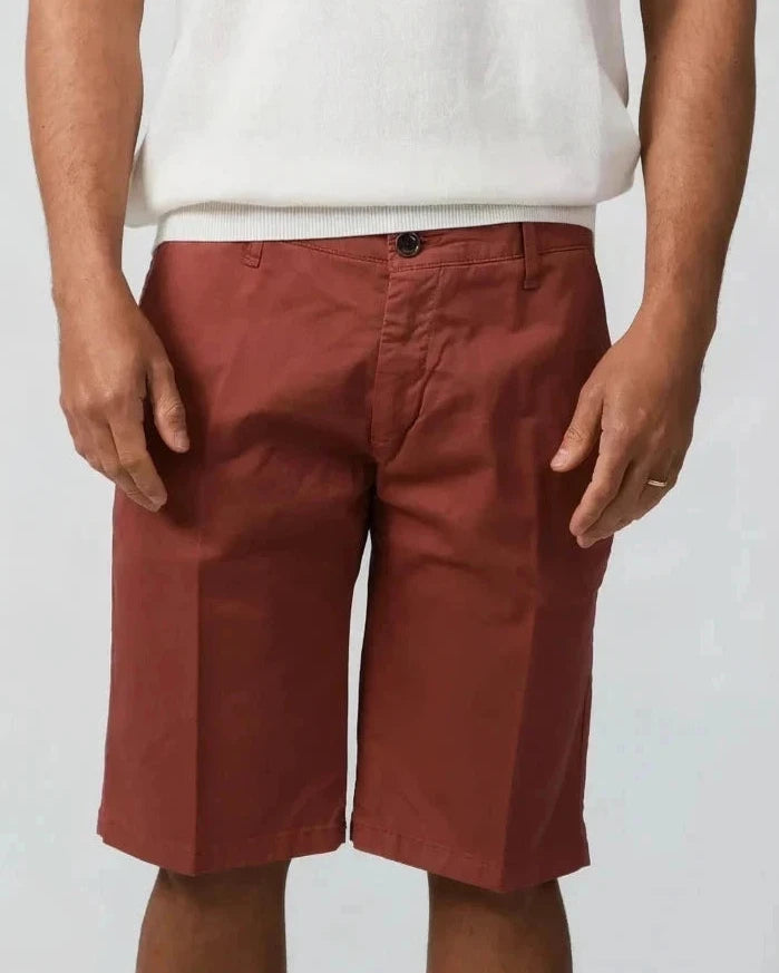 Rust cotton gabardine tailored shorts with slant pockets and cuffed hem – Fiftieth shorts, Aliverti