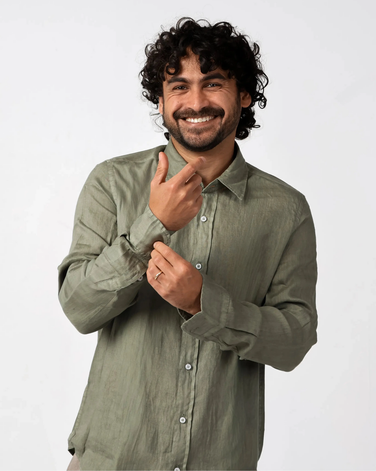 Sage green 100% linen shirt, classic collar, button-down – Aliverti