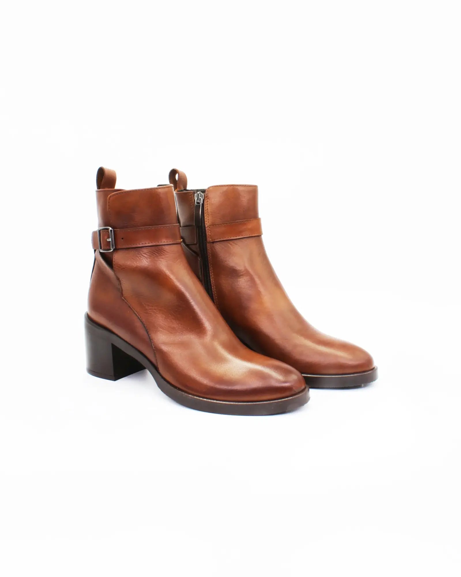 Shop Handmade Italian Leather Heeled Ankle Boot in Tabacco (GC2560) or browse our range of hand-made Italian boots for women in leather or suede in-store at Aliverti Cape Town, or shop online. We deliver in South Africa & offer multiple payment plans as well as accept multiple safe & secure payment methods.