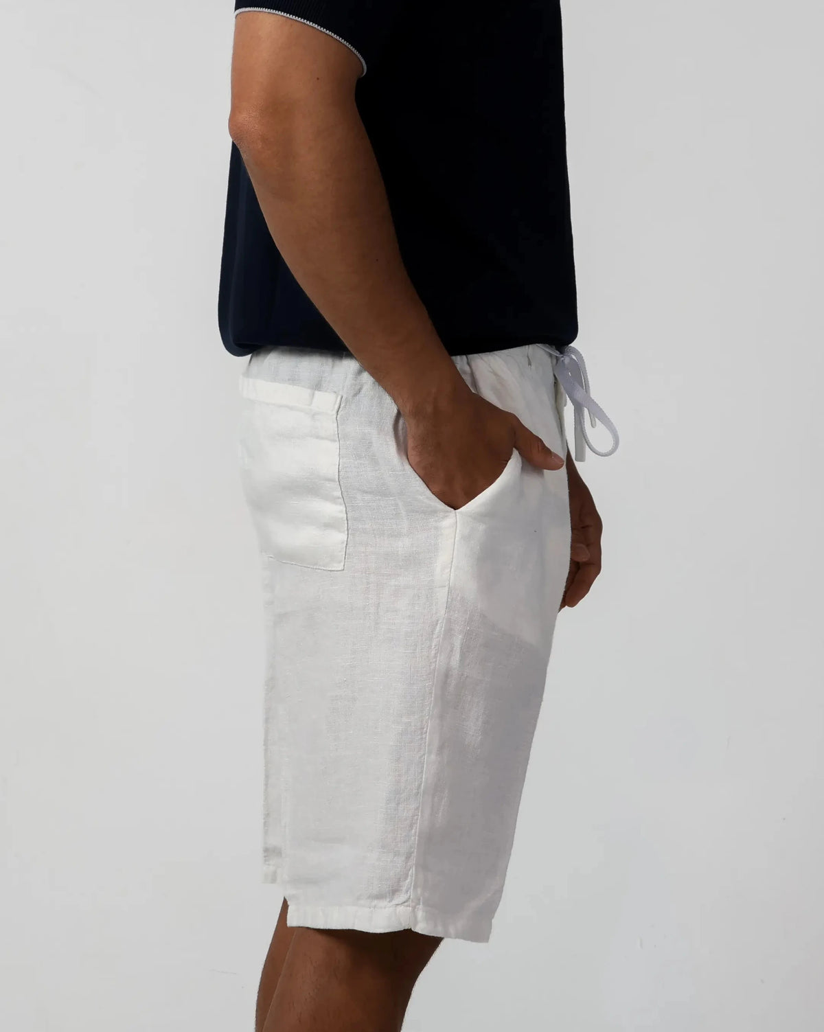  White linen shorts, relaxed fit summer style – Fiftieth shorts, Aliverti