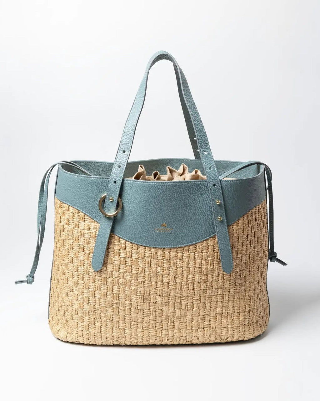 Shop Womens Italian-made Leather Amber Large Bucket Bag in Carta Zucchero (5904006) or browse our range of hand-made Italian handbags for women in-store at Aliverti Cape Town, or shop online.   We deliver in South Africa & offer multiple payment plans as well as accept multiple safe & secure payment methods.