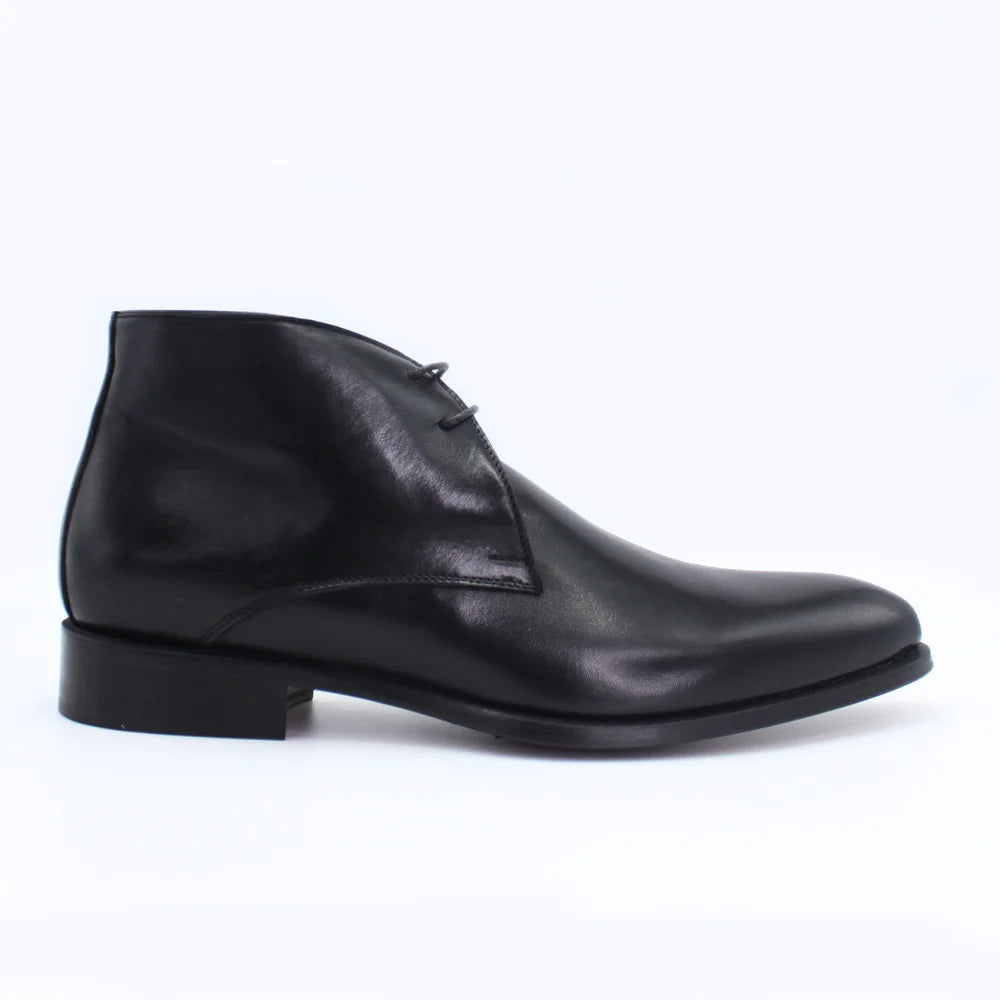 Shop Handmade Italian Leather Chukka Boot in Black (BE940-05) or browse our range of hand-made Italian boots for men in leather or suede in-store at Aliverti Durban or Cape Town, or shop online. We deliver in South Africa & offer multiple payment plans as well as accept multiple safe & secure payment methods.