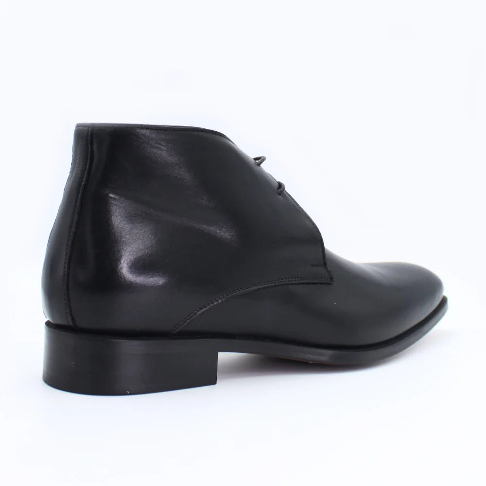 Shop Handmade Italian Leather Chukka Boot in Black (BE940-05) or browse our range of hand-made Italian boots for men in leather or suede in-store at Aliverti Durban or Cape Town, or shop online. We deliver in South Africa & offer multiple payment plans as well as accept multiple safe & secure payment methods.