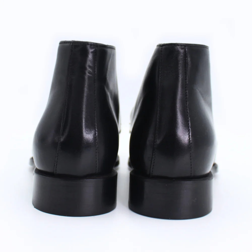Shop Handmade Italian Leather Chukka Boot in Black (BE940-05) or browse our range of hand-made Italian boots for men in leather or suede in-store at Aliverti Durban or Cape Town, or shop online. We deliver in South Africa & offer multiple payment plans as well as accept multiple safe & secure payment methods.