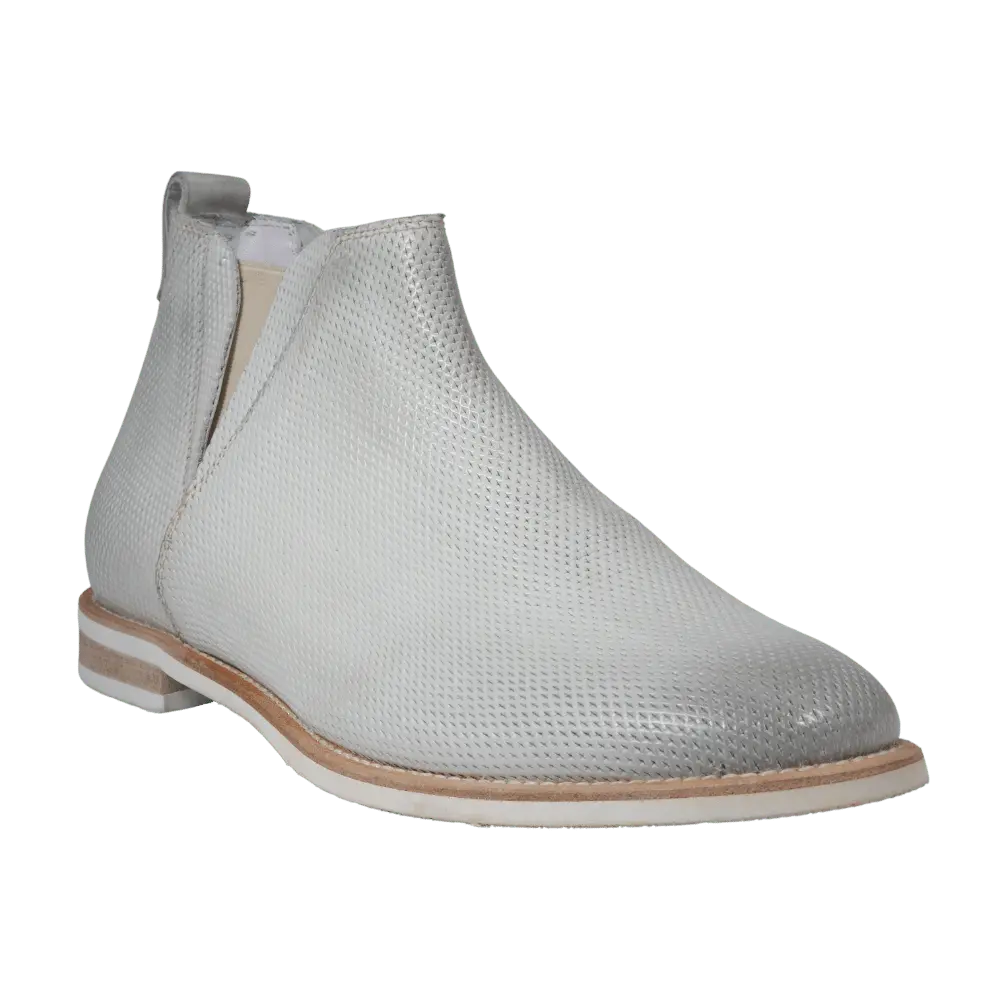 Shop Ladies Italian Leather Ankle Boots in White with Ultra Light-weight Sole (BR9433OSS) or browse our range of hand-made Italian ankle boots in leather or suede in-store at Aliverti Durban or Cape Town, or shop online. We deliver in South Africa & offer multiple payment plans as well as accept multiple safe & secure payment methods.