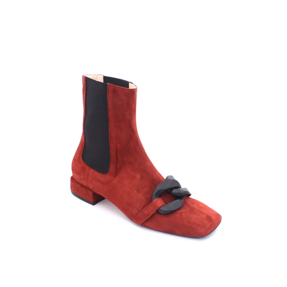 Shop Handmade Italian Leather Suede Boot in Red (2720) or browse our range of hand-made Italian boots for women in leather or suede in-store at Aliverti Durban or Cape Town, or shop online. We deliver in South Africa & offer multiple payment plans as well as accept multiple safe & secure payment methods.