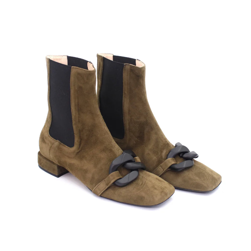 Shop Handmade Italian Leather Suede Boot in Green (2720) or browse our range of hand-made Italian boots for women in leather or suede in-store at Aliverti Durban or Cape Town, or shop online. We deliver in South Africa & offer multiple payment plans as well as accept multiple safe & secure payment methods.